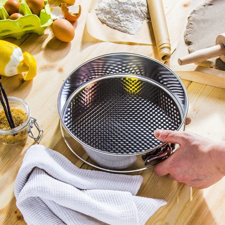 Tortownica blacha okragła ocynowana z fakturowanym dnem 24 cm - obrazek 4