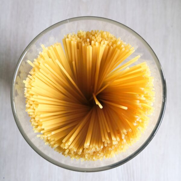 Pojemnik szklany na makaron artykuły sypkie z bambusową pokrywa 10x22cm - obrazek 6