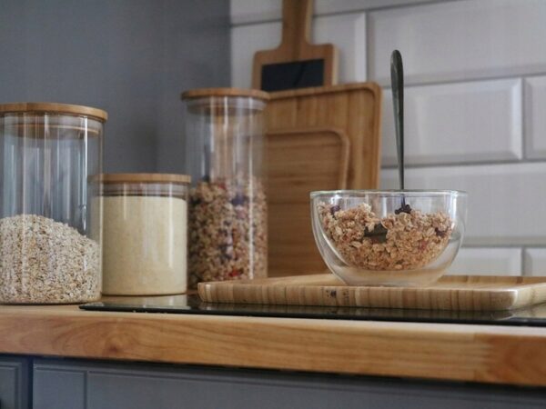 Pojemnik szklany na makaron płatki sypkie z bambusową pokrywą 10x17 cm - obrazek 9